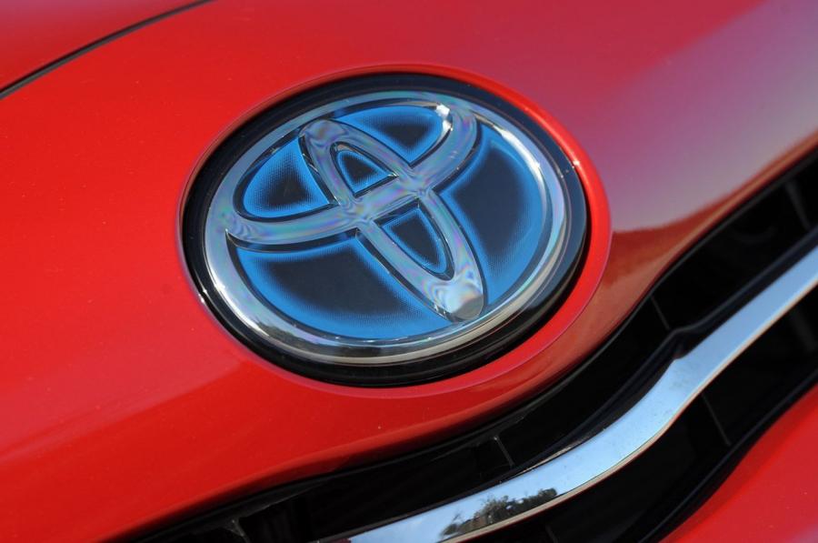  Toyota Prius V 2011 года  (фото 153 из 208)